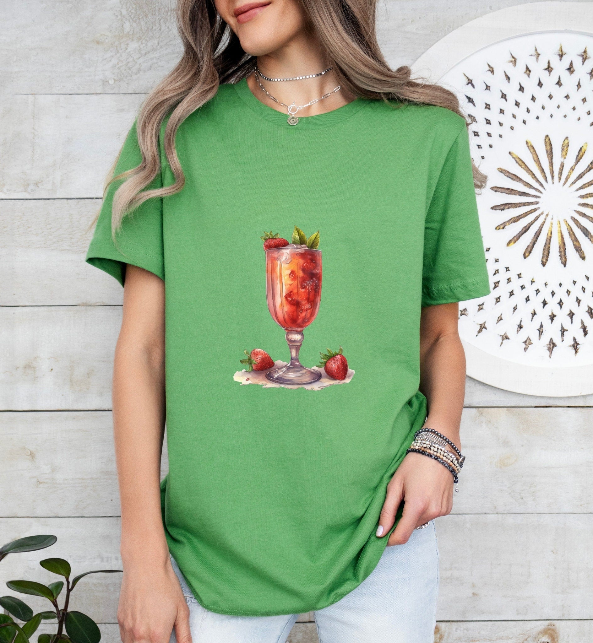 The Robin Scherbatsky Safari Cocktail Bride Cocktail Bar Shirt - Minimalist Aesthetic T-Shirt for Bachelor or Hen Party Fun and Chic Design - Raiden Gate Design